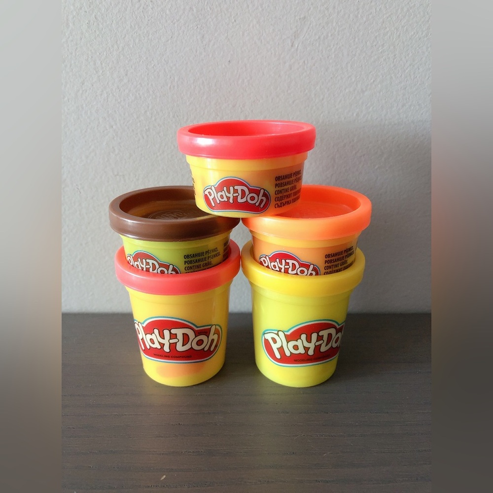 $2 Play-Doh 5 play dough